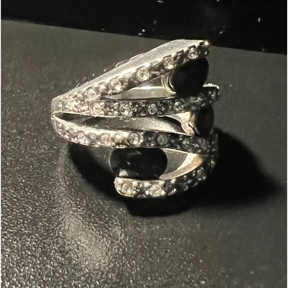 Beautiful ring - Picture 3 of 8